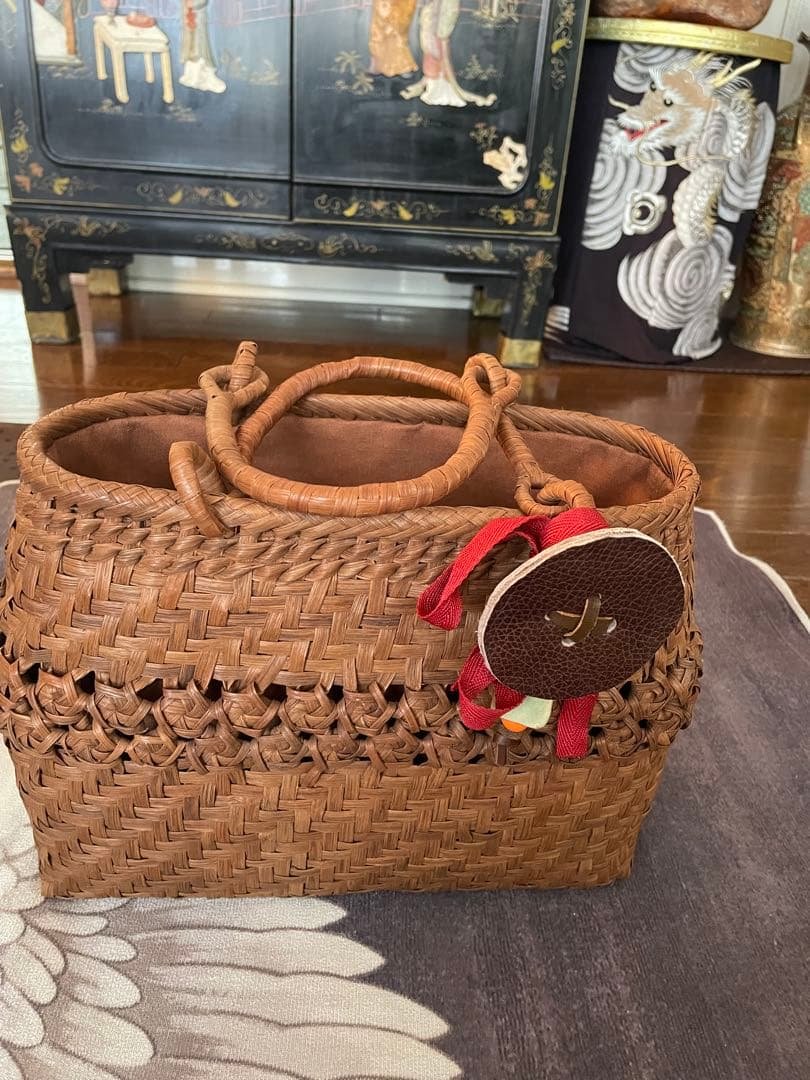 山葡萄籠バック 手編みの1点物！】国産・山葡萄の手提げかごバッグ~網代編み（中サイズ